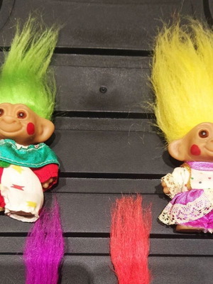 Set of 2 Vintage Wishnik Figures used, yellow and green