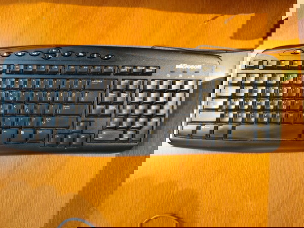 Microsoft πληκτρολόγιο ενσύρματο. Πληρως λειτουργικό σε άριστη κατάσταση.
