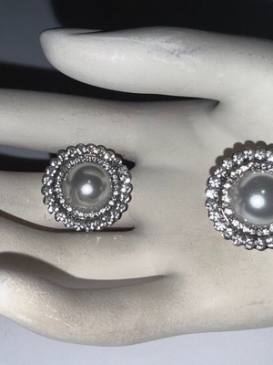Vintage round earrings with white crystals and pearls like new