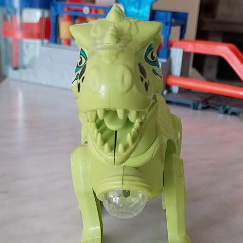 Dinosaur toy like new, walks, lights, and makes sounds, 28cm