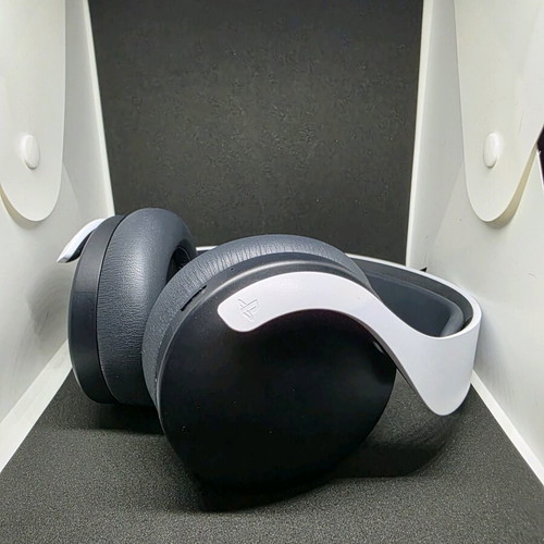 Sony Pulse 3D wireless headset for PS5 like new