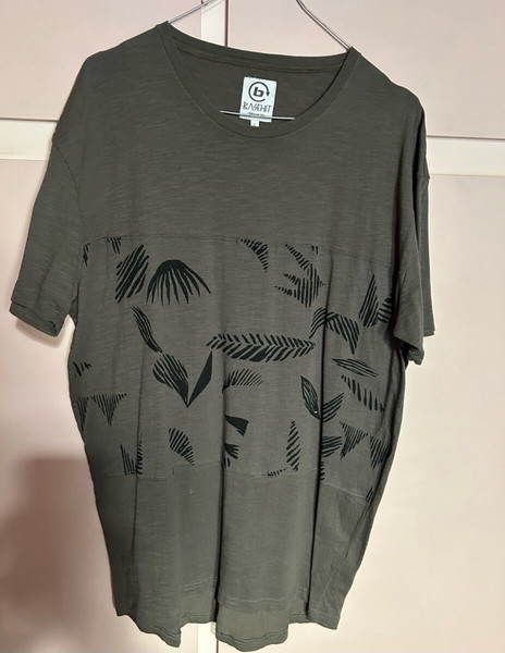 Basehit T-Shirt Large Σε πολύ καλή κατάσταση. Τιμή 5 Ευρώ