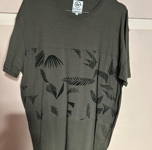 Basehit T-Shirt Large Σε πολύ καλή κατάσταση. Τιμή 5 Ευρώ