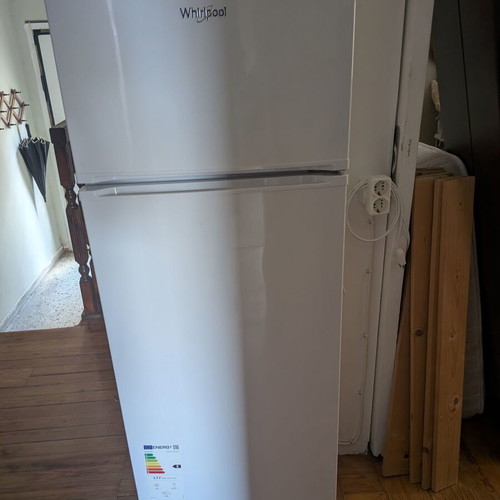 Whirlpool refrigerator, 212 L total capacity