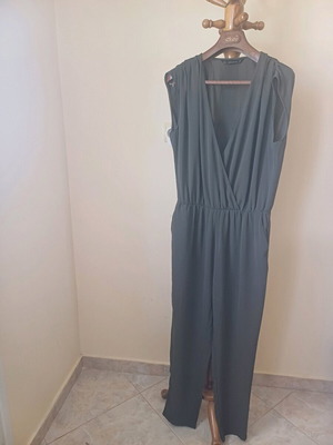Ολόσωμη φόρμα Zara like new, χακί, με λάστιχο στη μέση, μέγεθος M