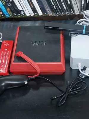 Nintendo Wii Mini σε σαν καινούργιο με όλα τα καλώδια και χειριστήρια