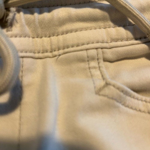 Pull & Bear βερμούδα με εξωτερικές τσέπες σε άριστη κατάσταση, εκρού μαλλί ύφασμα, μέγεθος S