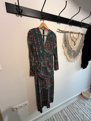 Karavan dress like new, size s-m, green with patterns