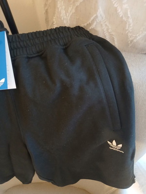 Adidas Originals dark blue shorts, men's M, new with tags
