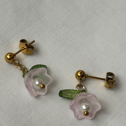 Handmade stud earrings with bead flowers, new