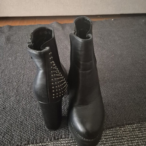Black ankle boots used, size 36.5, heel