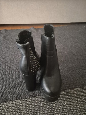Black ankle boots used, size 36.5, heel