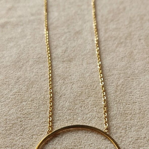 Gold-plated stainless steel necklace with circle design like new