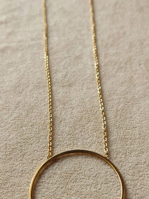 Gold-plated stainless steel necklace with circle design like new