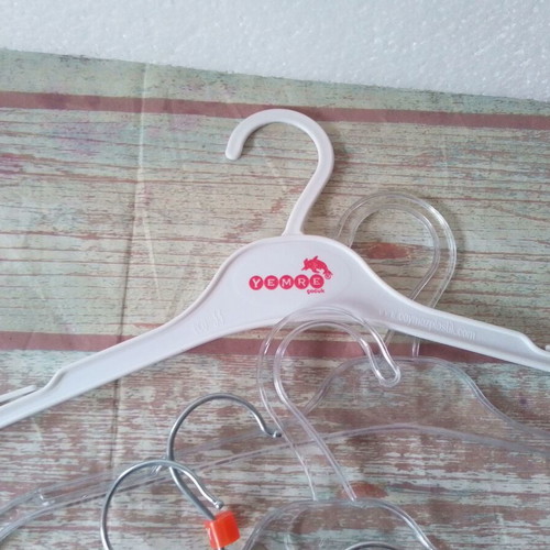 Children's plastic hangers like new, pack of 6, length 32 cm