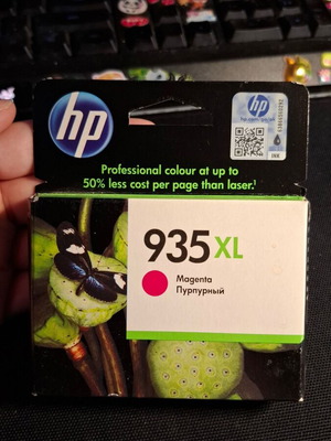 HP 935XL Magenta Ink new, sealed expired