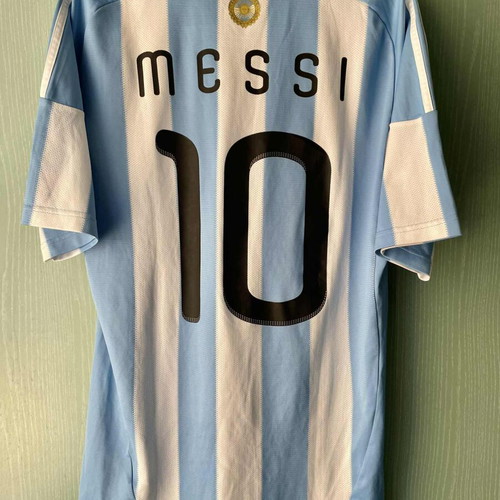 Messi Argentina National Team Jersey like new, size medium
