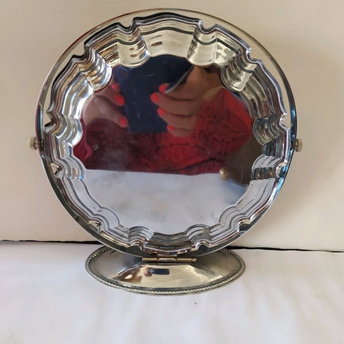 Metal cake platters like new, triple set
