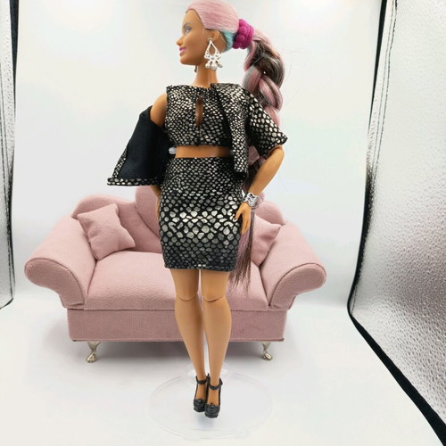 Fashion doll set for curvy type like new