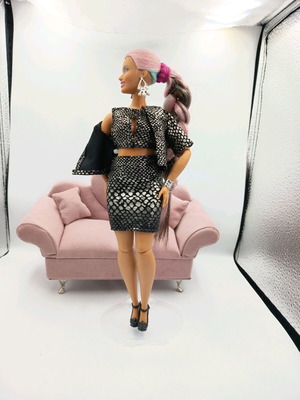 Fashion doll set for curvy type like new