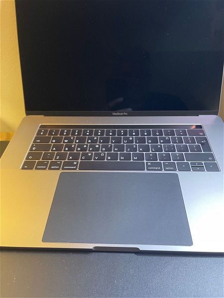  MacBook Pro 15" 2016 with TouchBar i7 2.6GHz / 16GB / 256GB / Radeon Pro 450/ Space Grey /