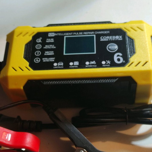 Battery charger 12V 6A with LCD screen and repair technology, new