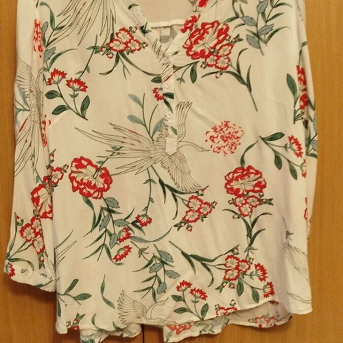 Cotton V Neck Shirt with Three Buttons and 3/4 Sleeves like new, multicolor