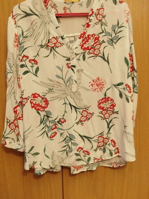 Cotton V Neck Shirt with Three Buttons and 3/4 Sleeves like new, multicolor