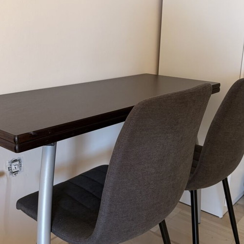 Dining table with chairs like new, extendable