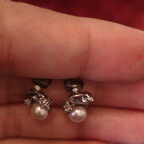 Stud earrings with pearl and white zircon, like new, silver tone