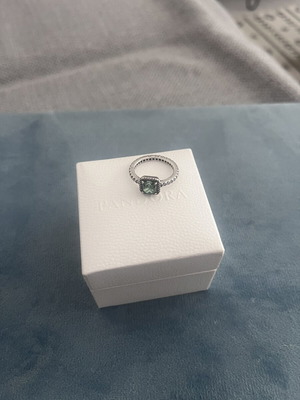 Pandora ring with emerald stone S925 new