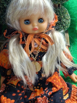 El Greco doll with rare pendant used, about 40 cm