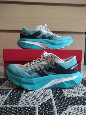 New Balance SC Elite 4 athletic shoes used, size 44.5