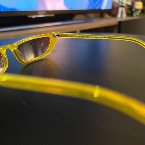 Kendall+Kylie sunglasses used, yellow with mirror lenses