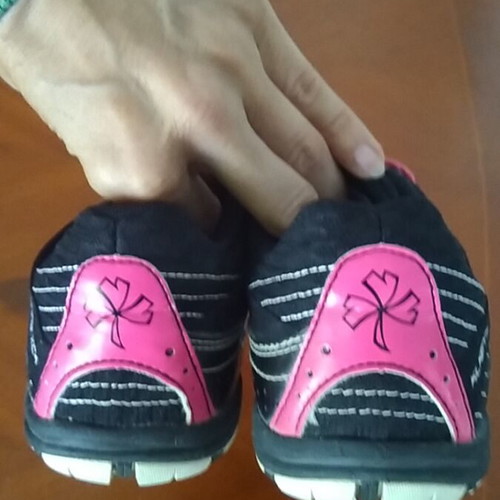 Saucony Kilkenny XC4 racing spikes used, size 42, black with pink laces