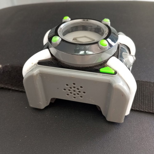 Ben-10 watch like view master, used, changes images, battery needed