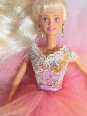 Hasbro Sindy doll like new without shoes