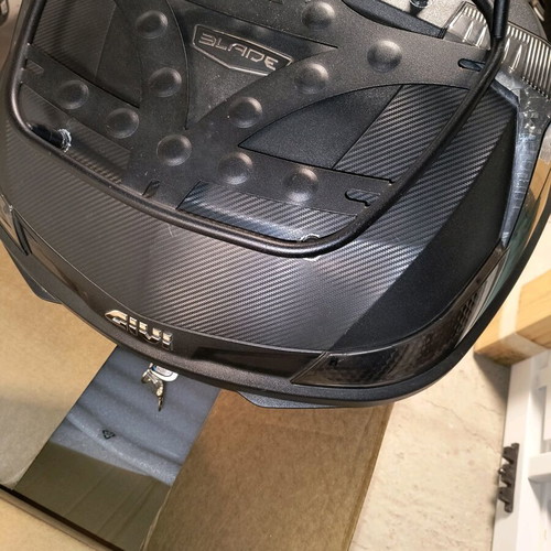 Givi Blade motorcycle top case like new with cushion and rack
