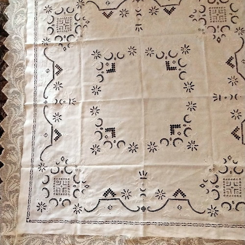 Tablecloth with handmade 25cm lace, new, size 180x180