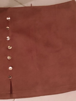 Μίνι βελούδινη φούστα καινούργια με διακοσμητικά κουμπιά ταμπά