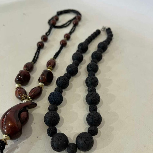 Set of 2 vintage women's necklaces with brown and black beads, 23cm and 48cm