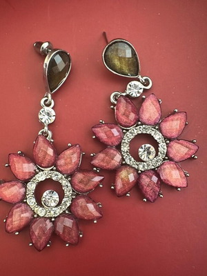 Vintage earrings with stones like new