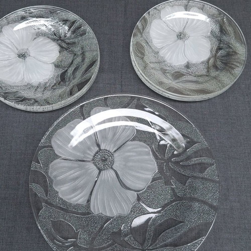 Vintage dessert set for 12 people, like new, glass with hibiscus flowers