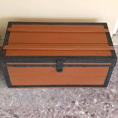Wooden trunk vintage 1960 used with metal reinforcements
