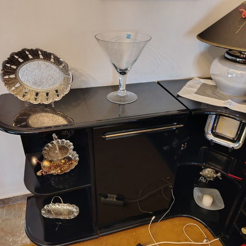 Black lacquer unit used, detachable