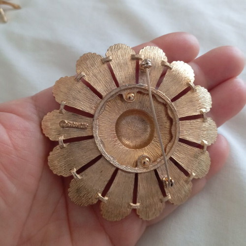 Sarah Coventry vintage pin like new, 1960