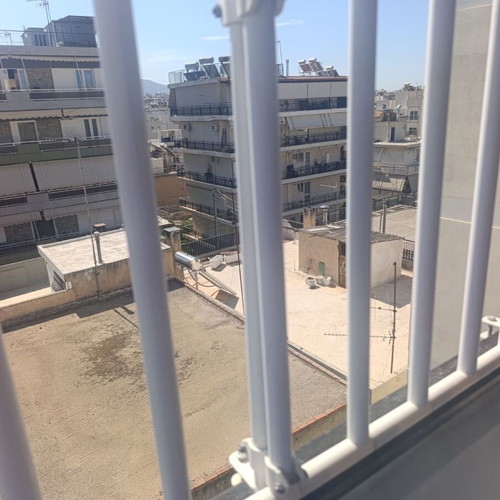 Balcony child safety railings used, white, 17m length