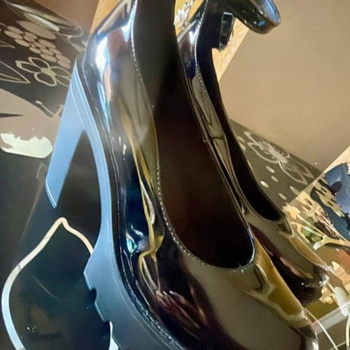 Mary Jane patent leather pumps new, size 39, black