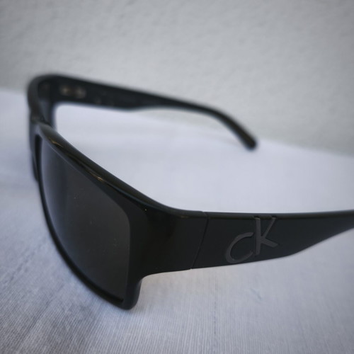 Calvin Klein CK3057S Vintage Sunglasses Like New, Black