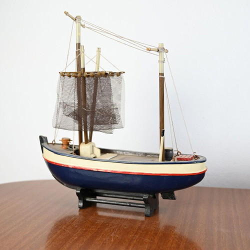 Handmade wooden fishing boat model used, nautical decoration